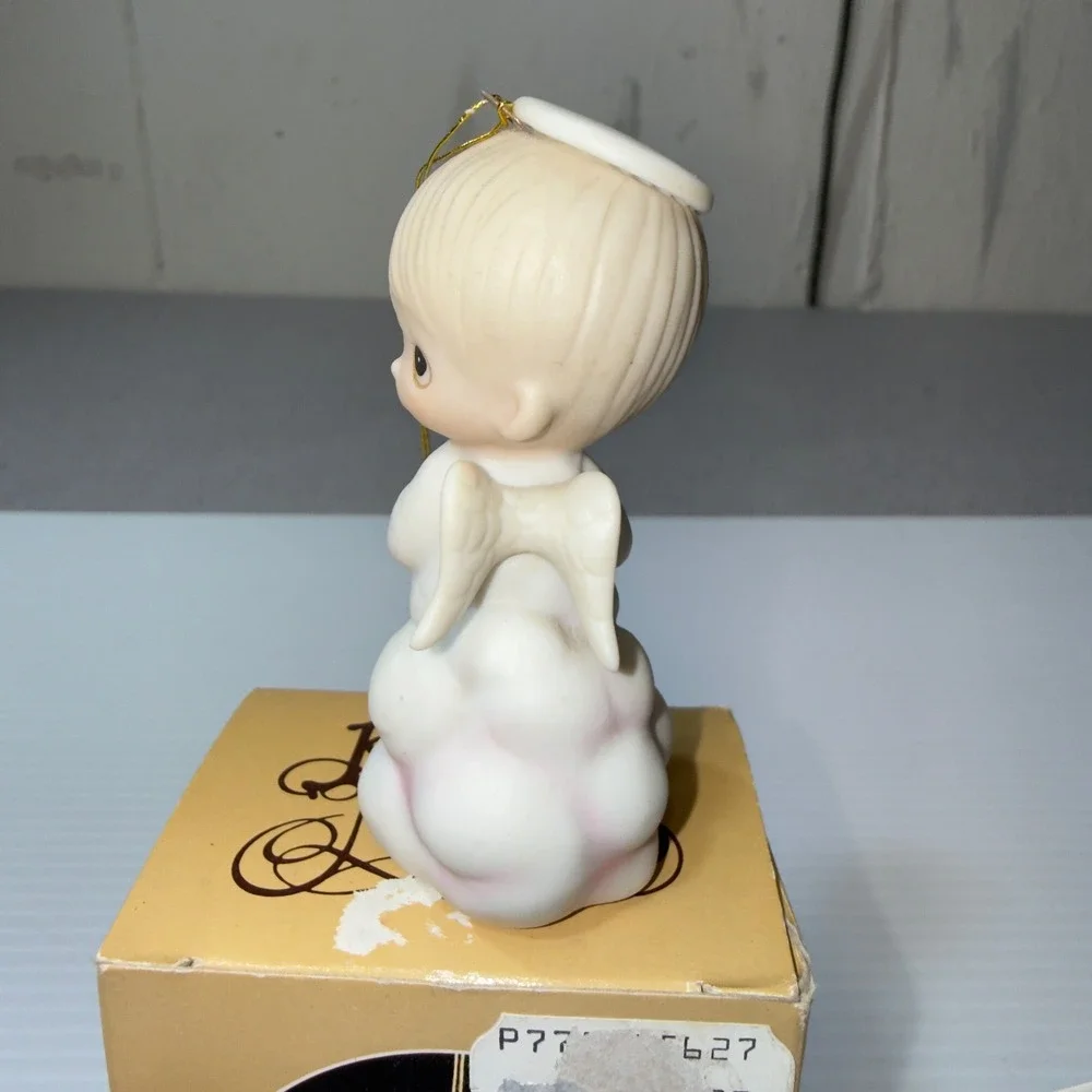 VTG Precious Moments 1980 But Love Goes On Forever Angel Cloud Ornament 1980 Box